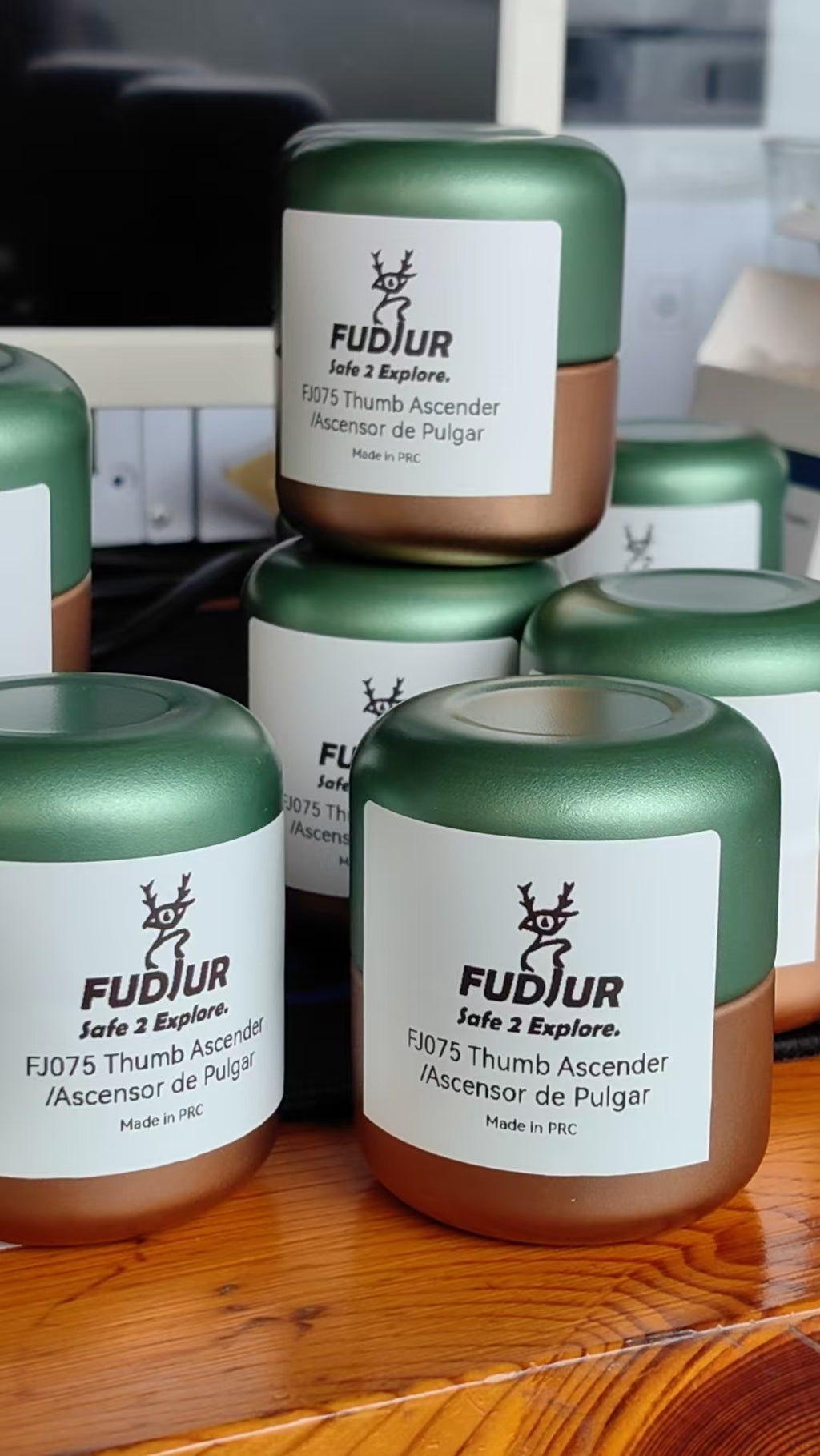 The ultralight multi-purpose rope grab is a standard ascender