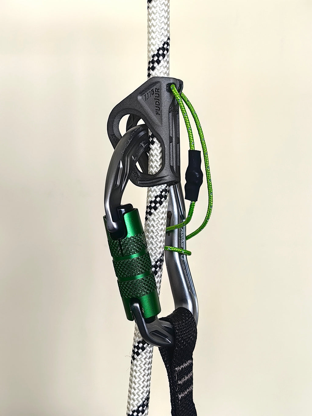The ultralight multi-purpose rope grab is a standard ascender
